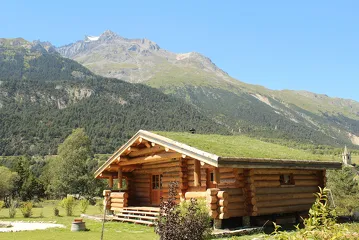 © à Val Cenis-Sollières, les Cabanes en Montagne, logements insolites et chambres d'hôte - Gîtes de France