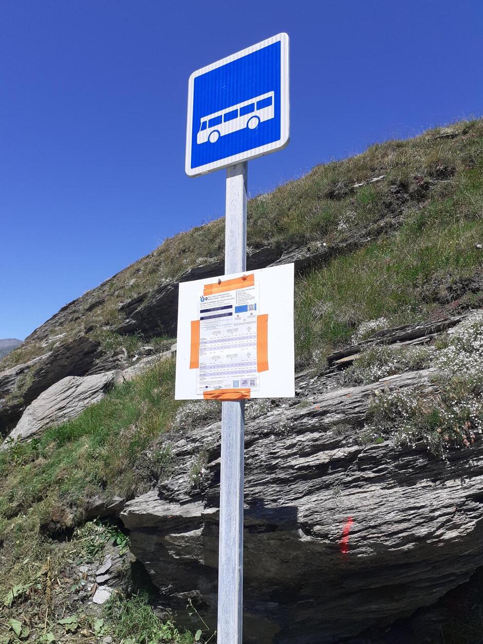 © Arrêt de bus N°330 : Col du Mont Cenis_Val-Cenis - CCHMV - N. Clouet