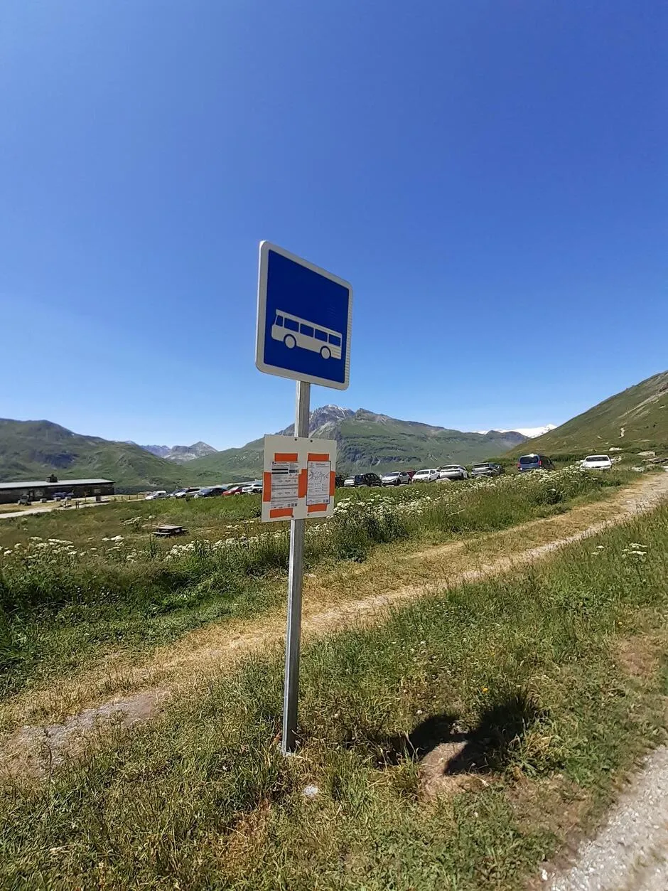 © Arrêt de bus N°331 : Fontainettes_Val-Cenis - CCHMV- N.Clouet
