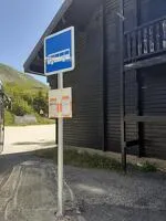 © Arrêt de bus N°332 : Hotels / Ancienne Douane_Val-Cenis - CCHMV - N. Clouet