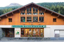 © à Val Cenis-Lanslebourg, magasin de la Coopérative Laitière de Haute Maurienne Vanoise - Coopérative Laitière de Haute Maurienne Vanoise