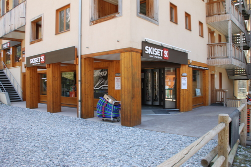 Skiset  Chris et Phil Sports station