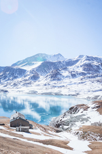 © Eaux cristallines du Mont Cenis à la fonte des neiges - HMVT