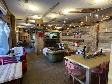 Le Wood Snack Bar