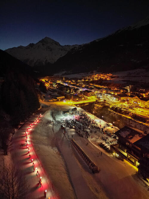 Descente aux flambeaux des moniteurs