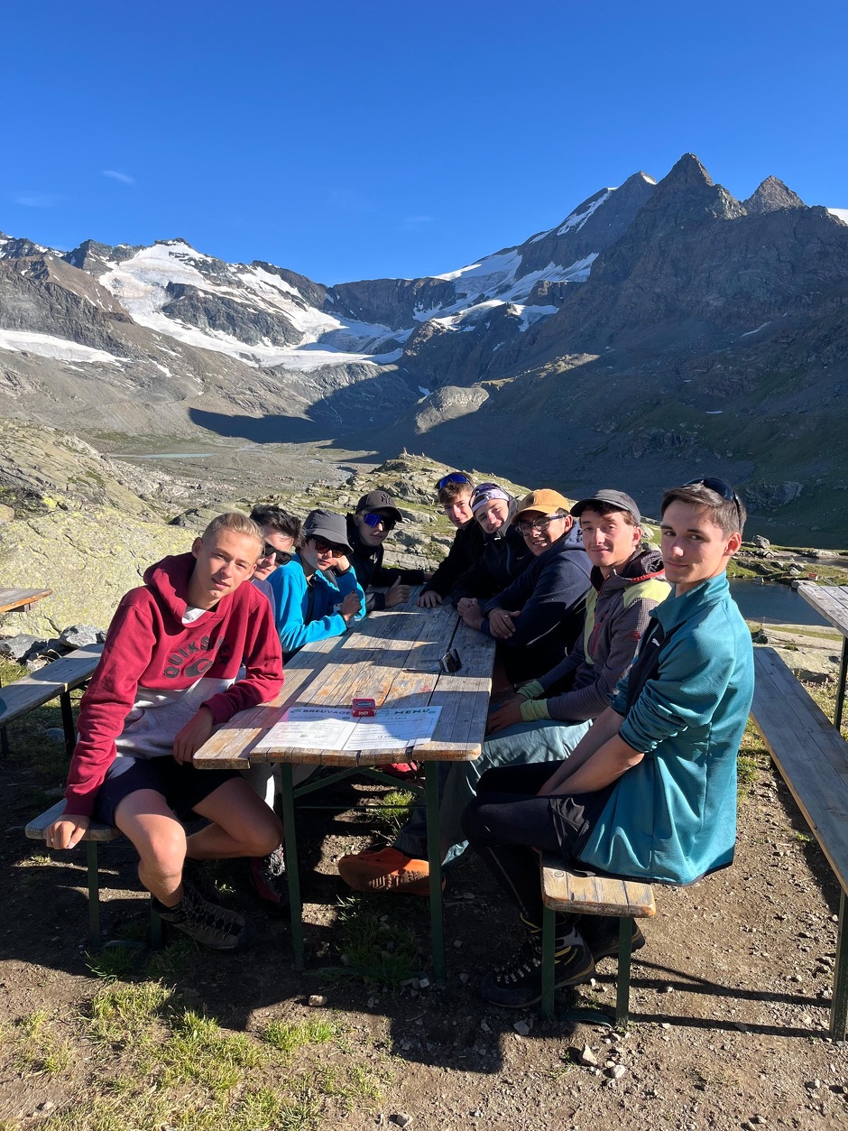 © 21d98d4c-cd93-4782-95c0-d7d6a4c54a6c.JPG - Neige et Soleil