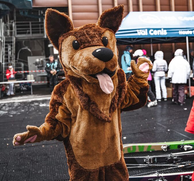 © Rencontre avec la mascotte de Val Cenis - OTHMV - F.Monot