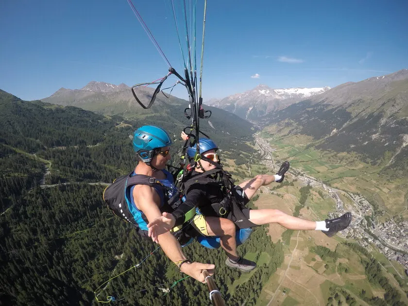 © Zomer tandem-paraglidingvlucht met By air Parapente - By air Parapente