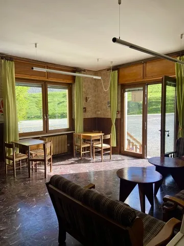 © dam Toevluchtsoord Gran Scala aan de voet van de stuwdam van Mont-Cenis - Gran Scala