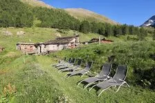 © Bramanette Mountain Hut, opposite the Dent Parrachée in Val Cenis- Bramanette Mountain Hut/Studio Viard