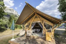 © Huttopia - Tentes Toile &amp; Bois_Val-Cenis - Manu Reyboz