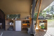 © Huttopia - Tentes Toile &amp; Bois_Val-Cenis - Manu Reyboz