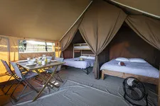 © Huttopia - Tentes Toile &amp; Bois_Val-Cenis - Manu Reyboz