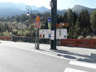 © arret de bus n°302 : Pont Abribus sens montant - CCHMV