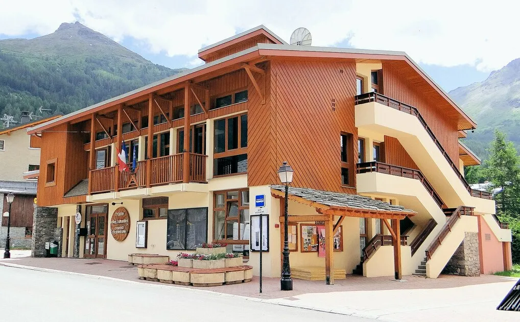 © Mairie V.Cenis Lanslevillard - Mossot via Wikipedia