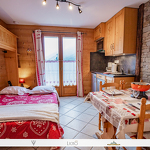 © studio-3-personnes-val-cenis-lanslevillard-rambaud-patricia - LICHÔ / Yannick Bellissand