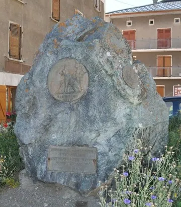 Monument van de hond Flambeau - docroger.over-blog.nl