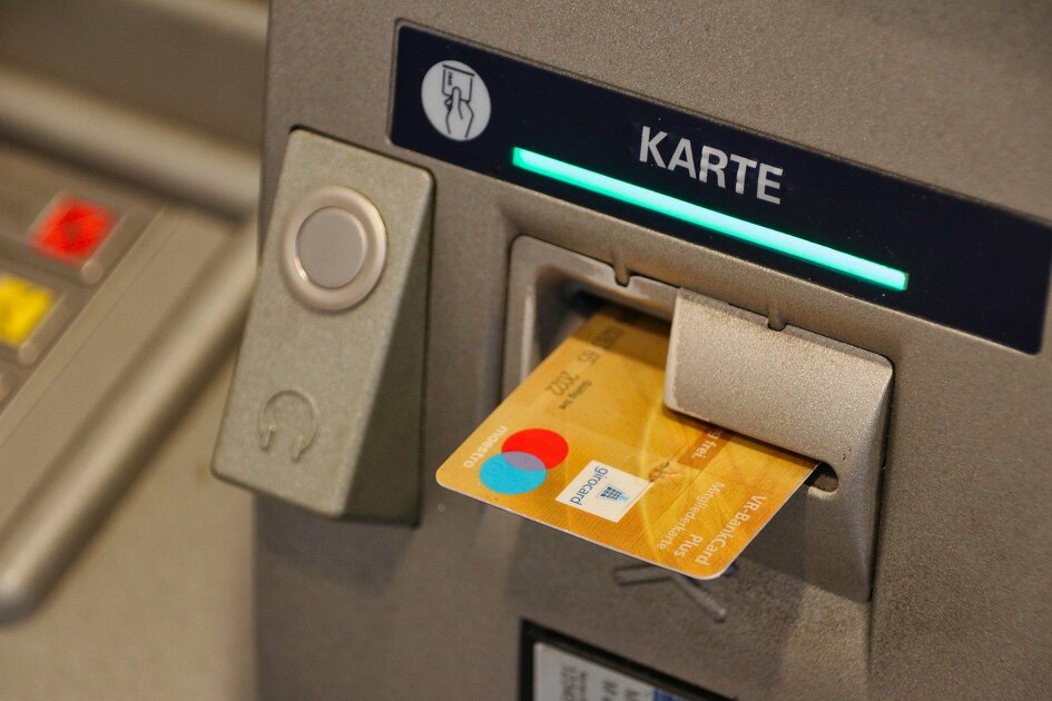 © val-cenis-lanslevillard-distributeur-bancaire-dab - Pixabay