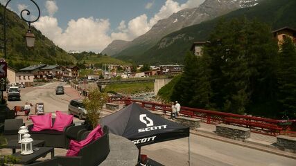 © val-cenis-lanslevillard-bar-restaurant-riverside - m.derderian